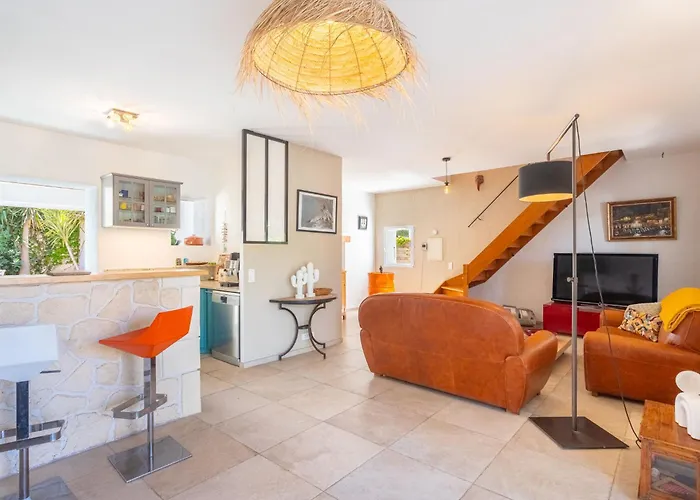 La Maison Du Port By Interhome * Le Brusc